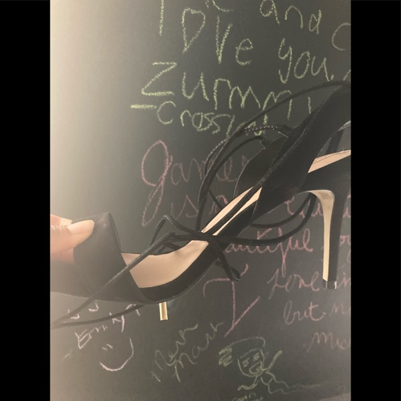 Almost brand new wrap around heel - Picture 1 of 2